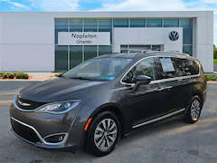 2020 Chrysler Pacifica Minivan Touring L Plus FWD photo