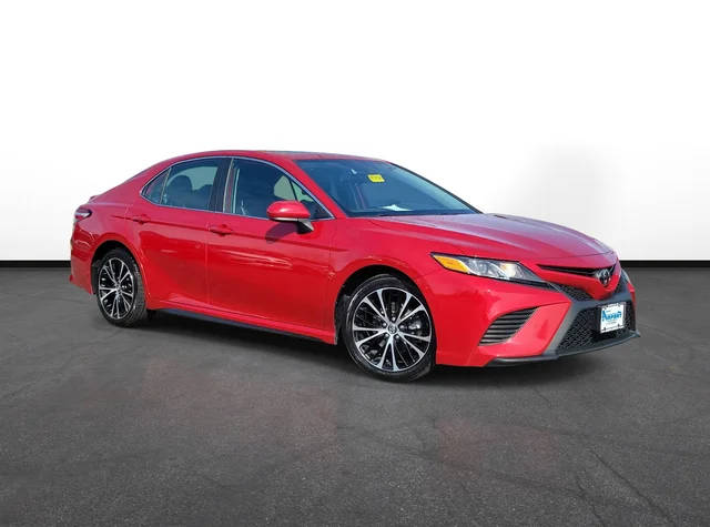 2020 Toyota Camry SE FWD photo