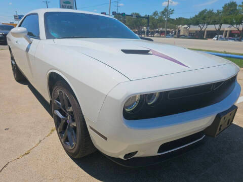 2019 Dodge Challenger SXT RWD photo