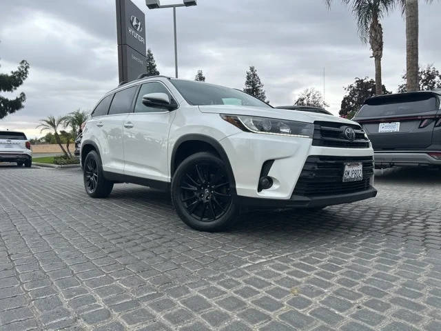 2019 Toyota Highlander SE FWD photo