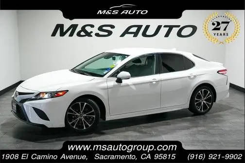 2020 Toyota Camry SE FWD photo