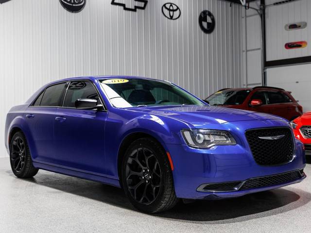2019 Chrysler 300 Touring RWD photo