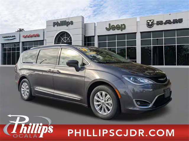 2019 Chrysler Pacifica Minivan Touring L FWD photo