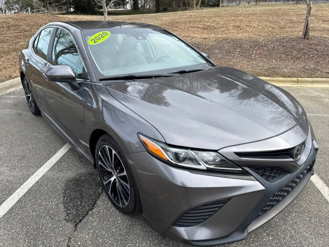 2020 Toyota Camry SE FWD photo