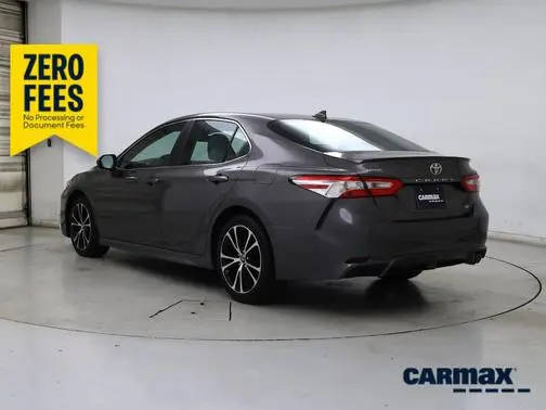 2020 Toyota Camry SE FWD photo