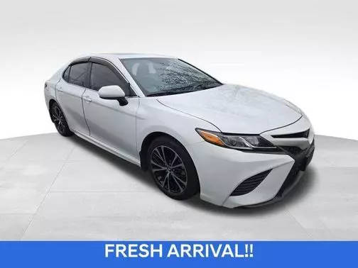 2020 Toyota Camry SE FWD photo