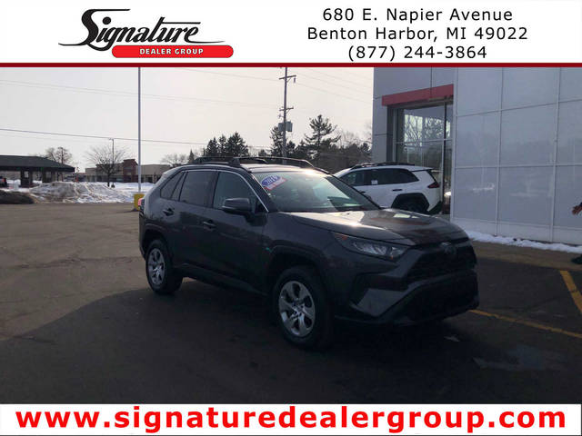 2019 Toyota RAV4 LE FWD photo