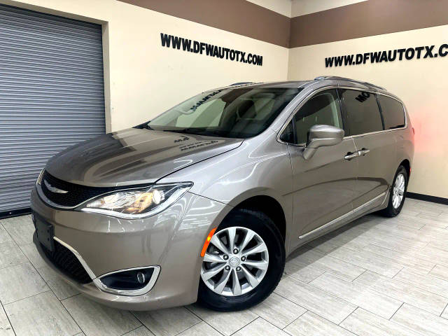 2018 Chrysler Pacifica Minivan Touring L Plus FWD photo