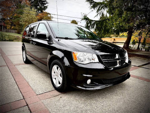 2018 Dodge Grand Caravan SXT FWD photo
