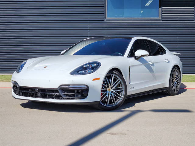 2020 Porsche Panamera GTS AWD photo