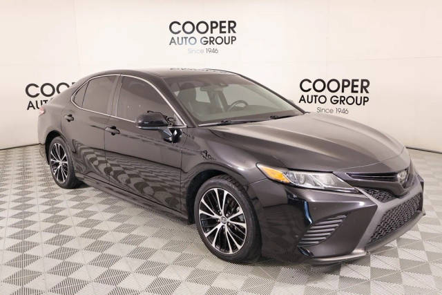 2020 Toyota Camry SE FWD photo