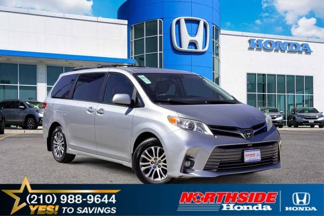 2020 Toyota Sienna XLE FWD photo