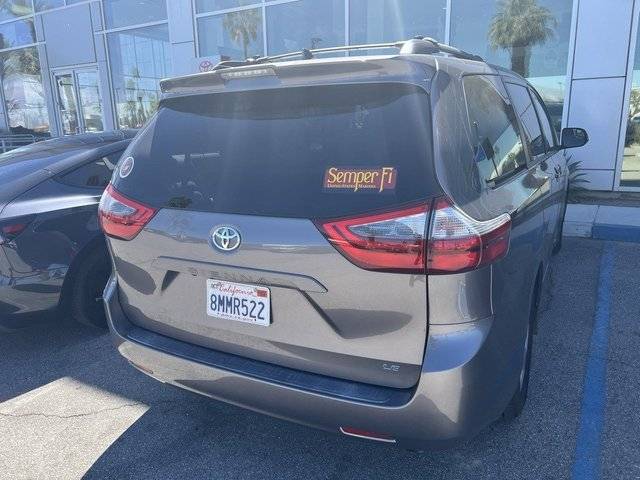 2020 Toyota Sienna LE FWD photo