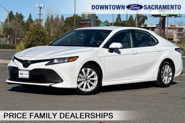 2020 Toyota Camry LE FWD photo