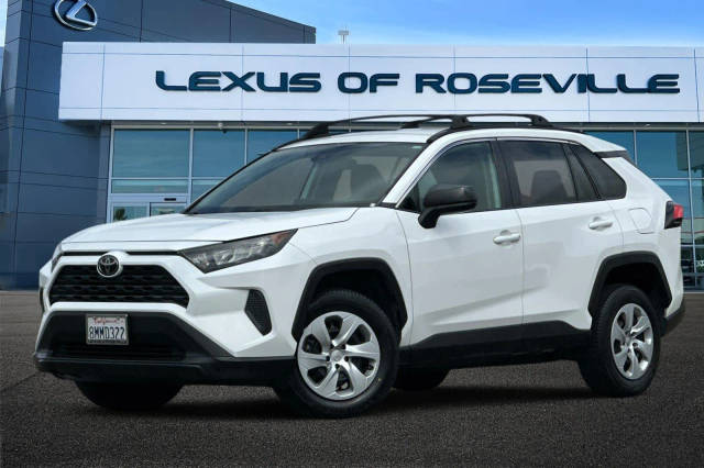 2019 Toyota RAV4 LE FWD photo