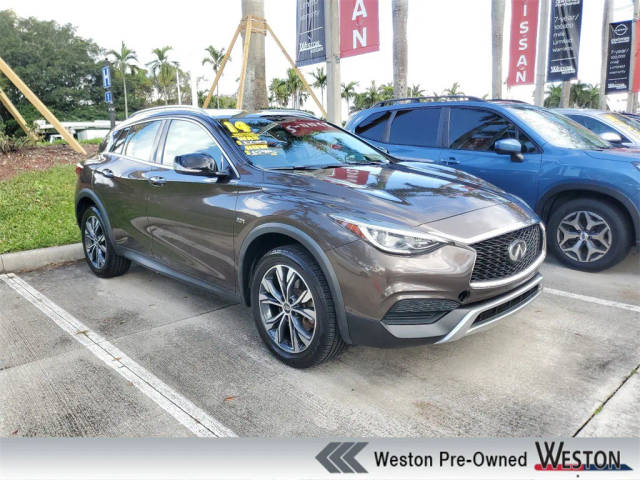 2019 Infiniti QX30 LUXE AWD photo