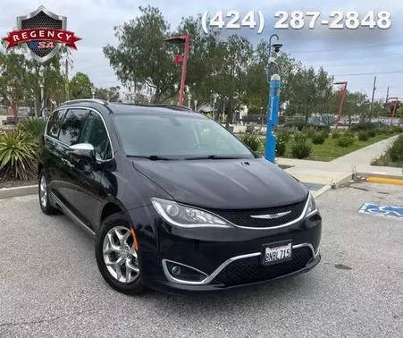 2019 Chrysler Pacifica Minivan Limited FWD photo