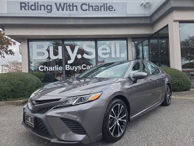 2020 Toyota Camry SE FWD photo