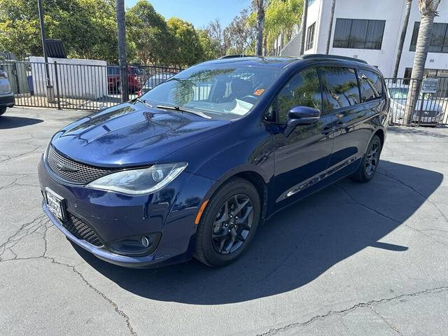 2020 Chrysler Pacifica Minivan Limited FWD photo