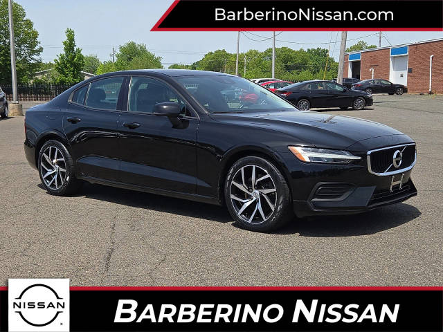 2020 Volvo S60 Momentum FWD photo