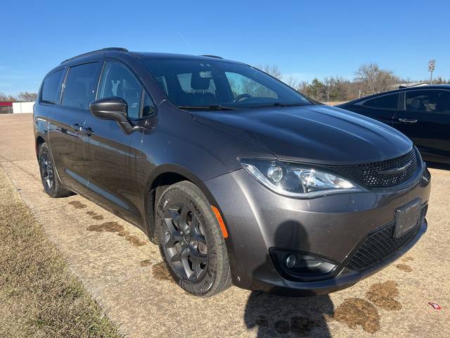 2020 Chrysler Pacifica Minivan Touring L FWD photo