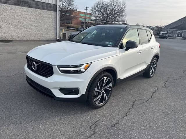 2020 Volvo XC40 R-Design AWD photo