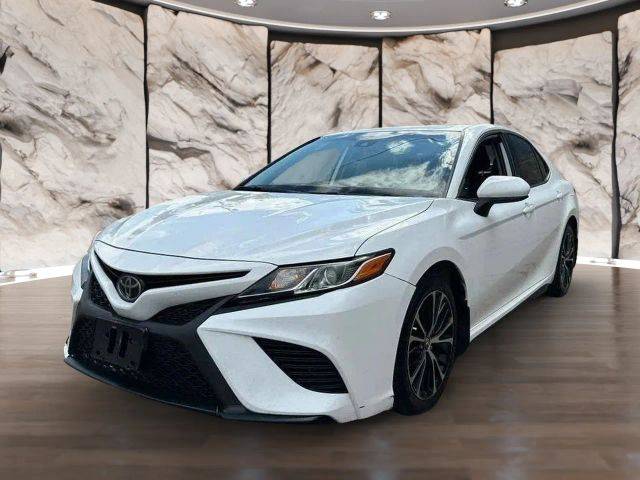 2020 Toyota Camry SE FWD photo