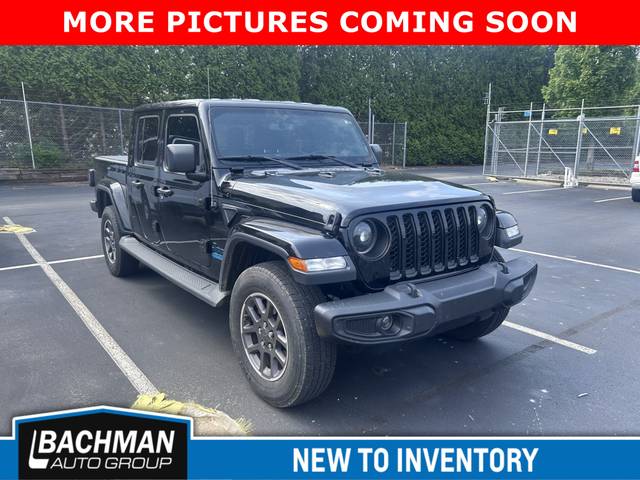 2020 Jeep Gladiator Overland 4WD photo