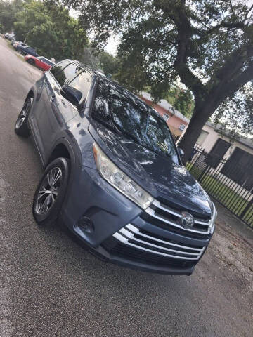2019 Toyota Highlander LE FWD photo