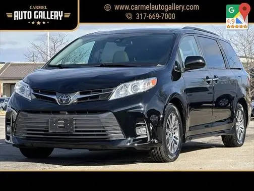 2020 Toyota Sienna XLE FWD photo