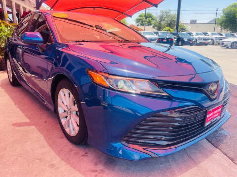 2020 Toyota Camry LE FWD photo