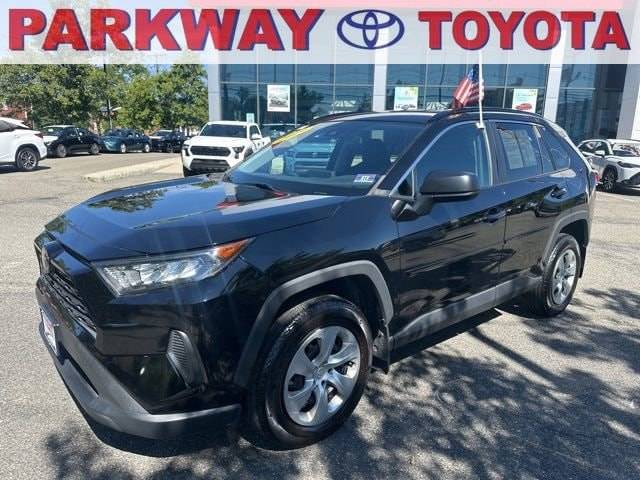 2019 Toyota RAV4 LE AWD photo