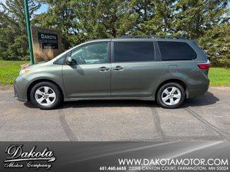 2020 Toyota Sienna LE FWD photo