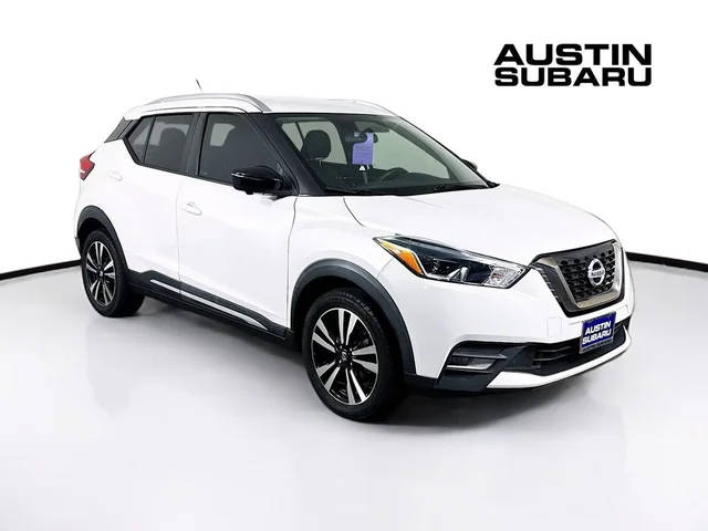 2019 Nissan Kicks SR FWD photo
