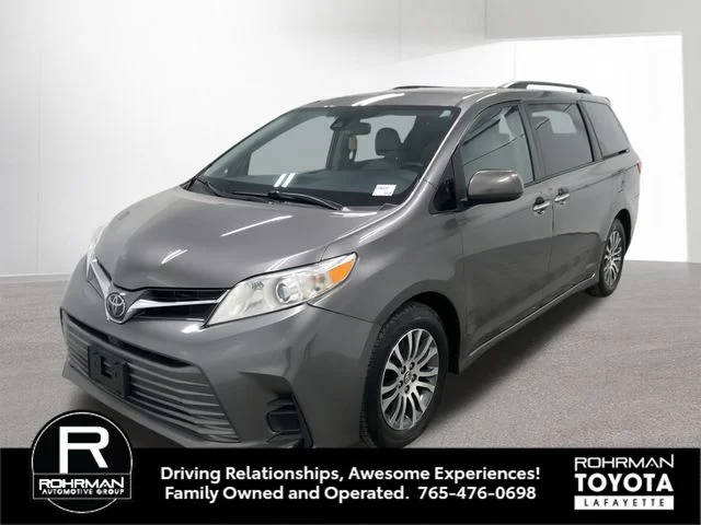 2020 Toyota Sienna XLE FWD photo