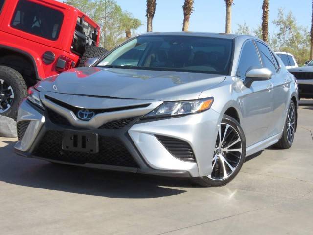 2020 Toyota Camry SE FWD photo