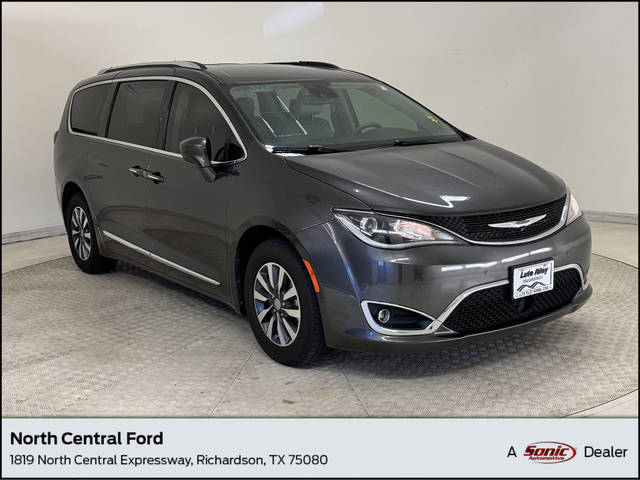 2020 Chrysler Pacifica Minivan Touring L Plus FWD photo