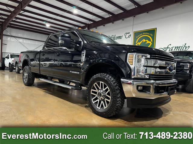 2019 Ford F-350 Super Duty LARIAT 4WD photo