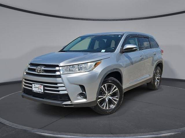 2019 Toyota Highlander LE FWD photo