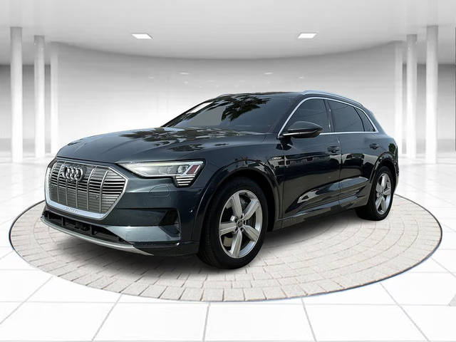 2019 Audi e-tron Prestige AWD photo
