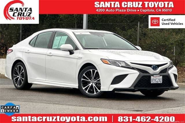 2020 Toyota Camry Hybrid SE FWD photo