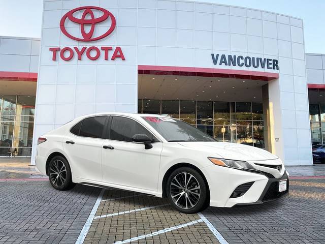 2020 Toyota Camry SE FWD photo
