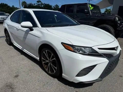 2020 Toyota Camry SE FWD photo
