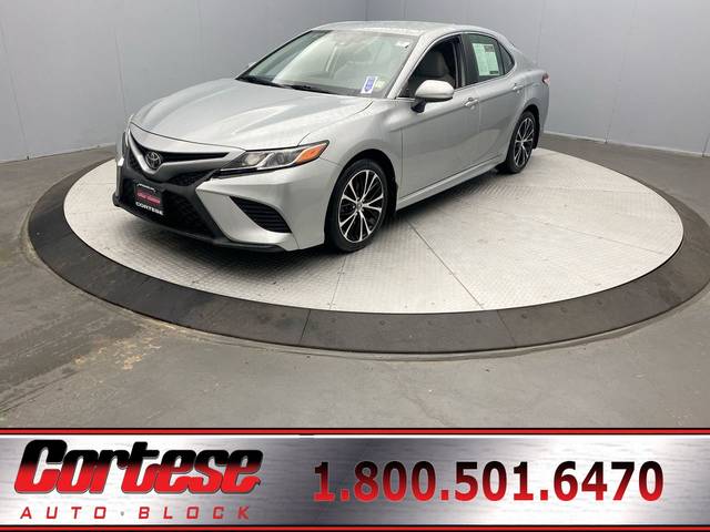 2020 Toyota Camry SE FWD photo