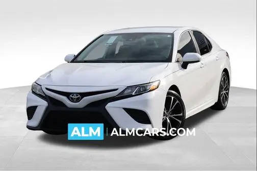 2020 Toyota Camry SE FWD photo