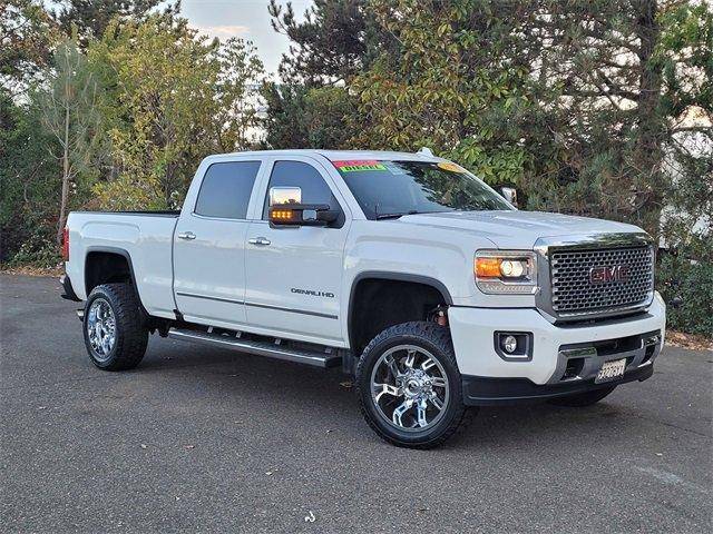 2016 GMC Sierra 2500HD Denali 4WD photo