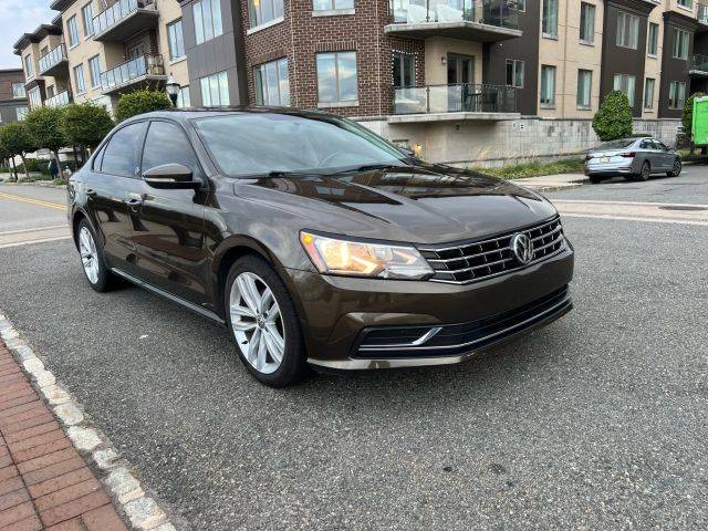 2019 Volkswagen Passat 2.0T Wolfsburg Edition FWD photo