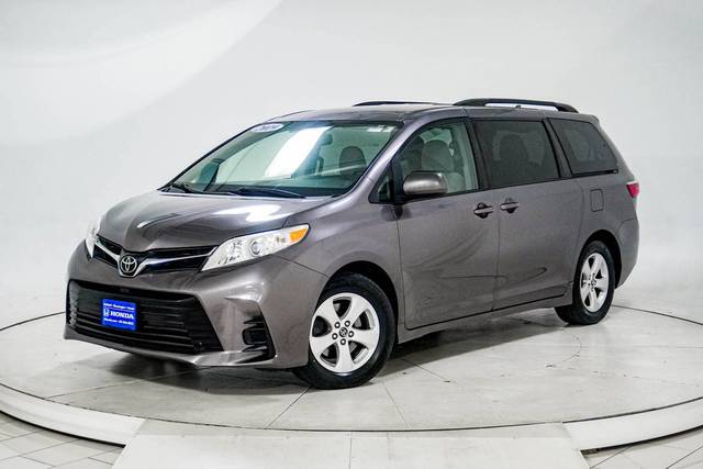 2019 Toyota Sienna LE FWD photo
