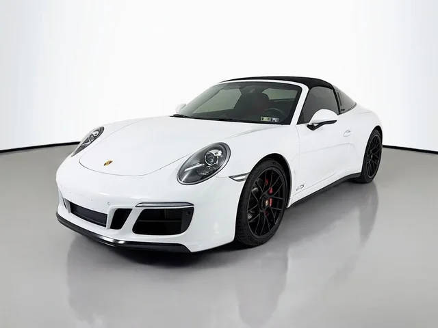 2019 Porsche 911 4 GTS AWD photo