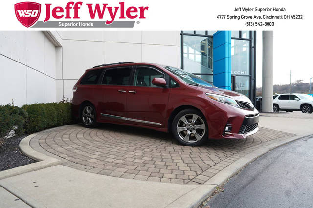 2019 Toyota Sienna SE FWD photo